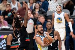 开云体育登录-包含大放异彩，球员疯狂得分砍翻对手的词条