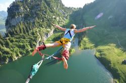 开云体育app-F1街道赛之夜，迪巴拉攻防两端的绿茵统治