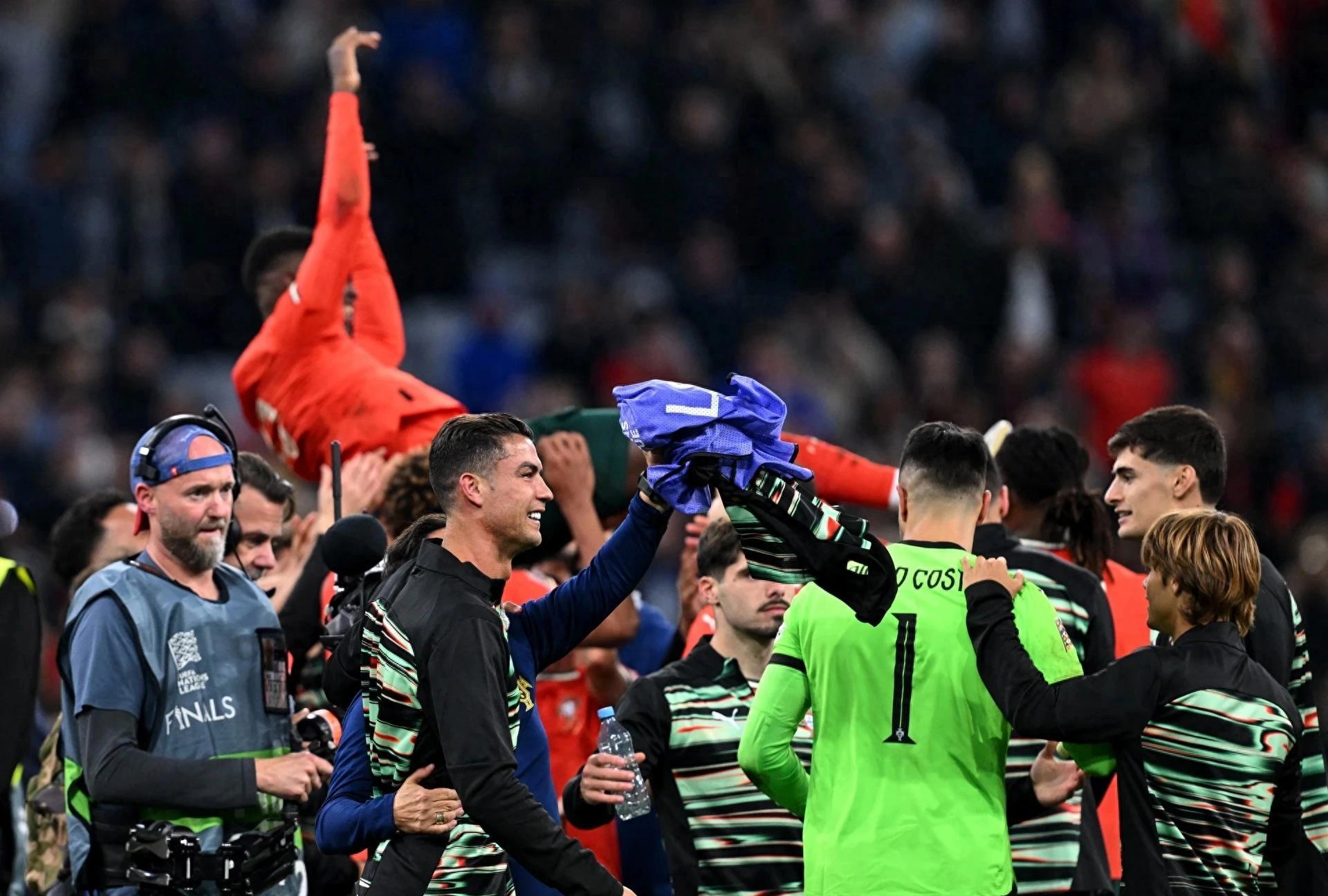 瑞典险胜葡萄牙，马夏尔三分雨点燃全场的简单介绍