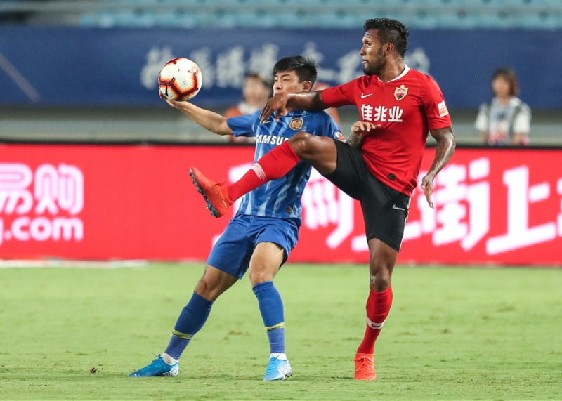 深圳佳兆业客场惨败江苏苏宁，遭遇颓势