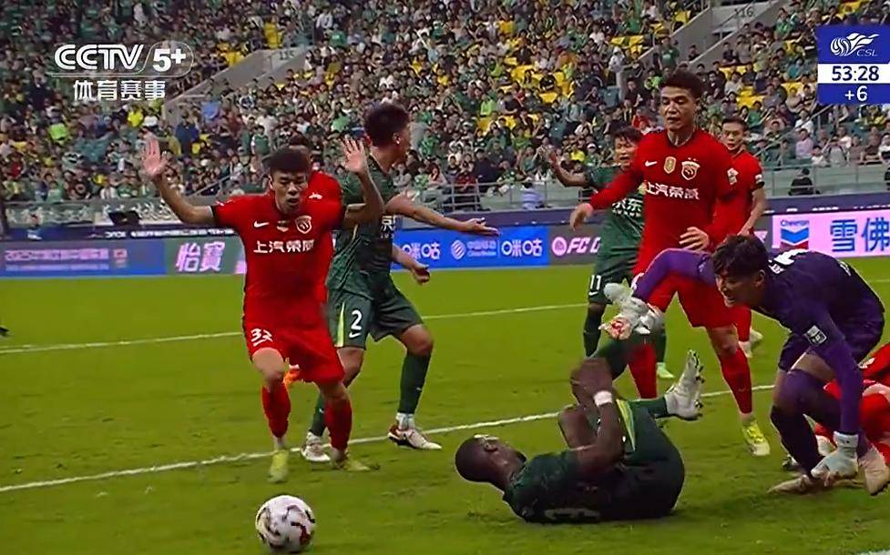 比赛中出现失误导致落后，形势严峻