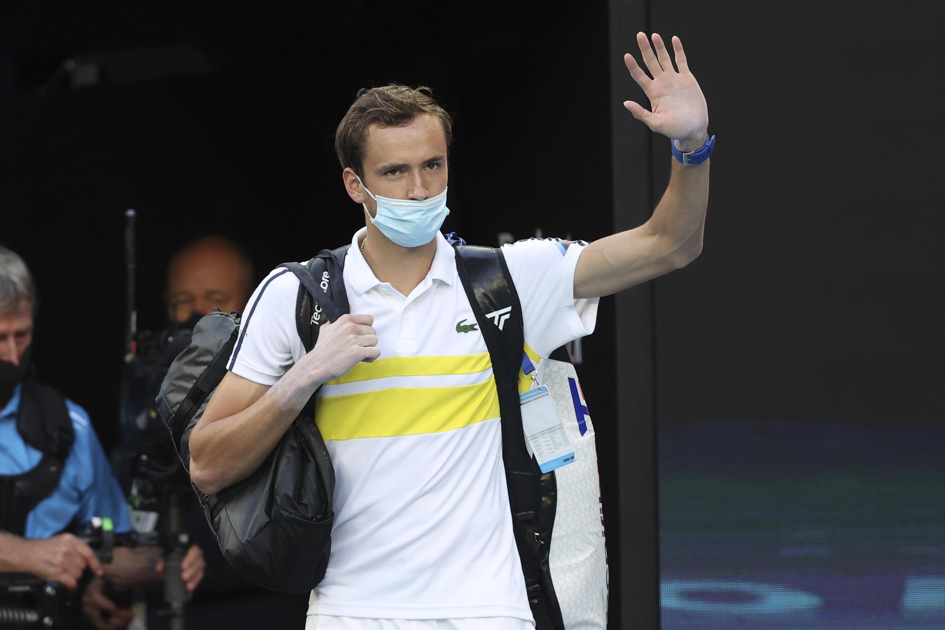 包含美国网球队轻取欧洲网球队，梅德韦杰夫统治全场的词条