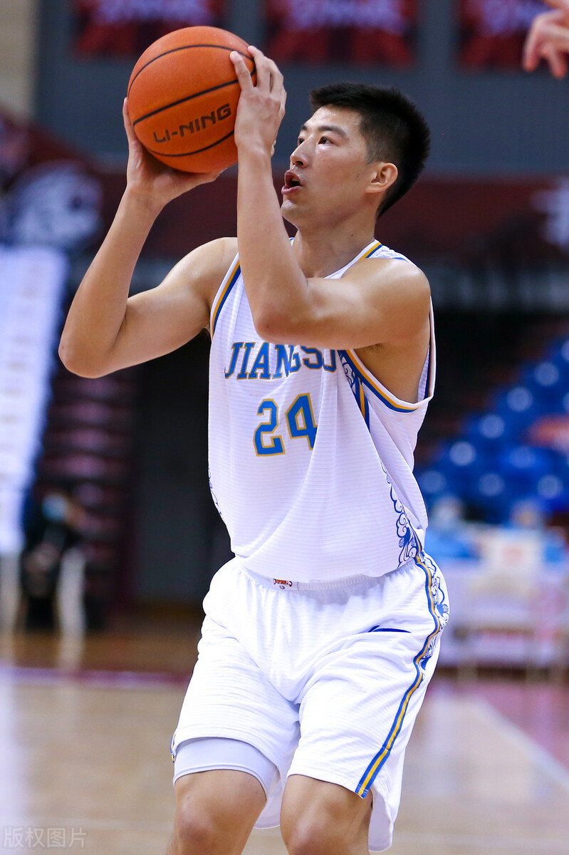 包含奥运篮球赛场上，荷兰男队不甘示弱，突破困境的词条