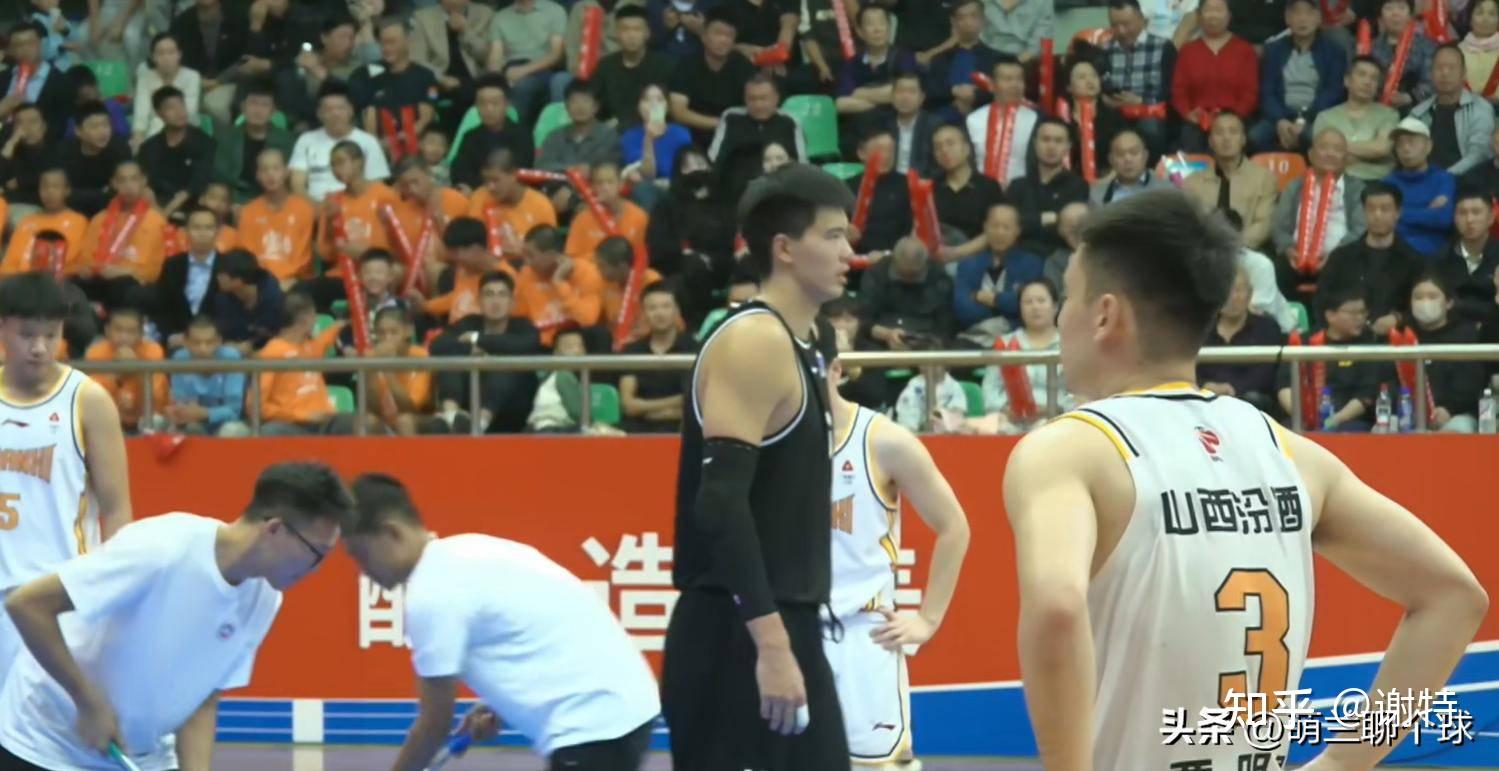 一位球星在比赛中砍下分,率队大胜 一位球星在比赛中砍下分,率队大胜