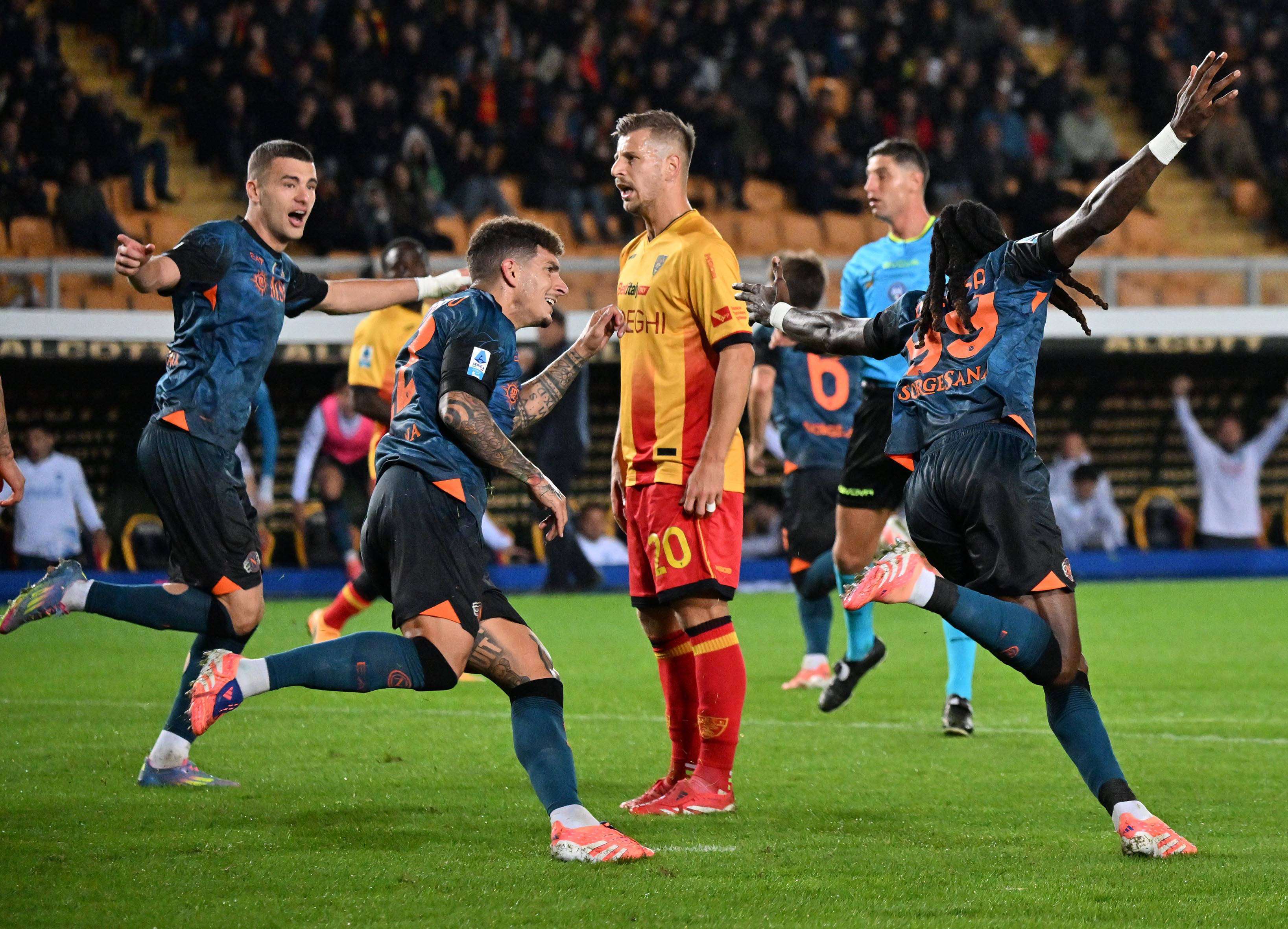 关于那不勒斯与AC米兰正面交锋，激情四射的信息