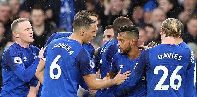 包含华盛顿主场不敌曼联，积分榜位置下滑的词条