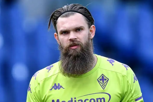 战队大将因伤退出精彩比赛！