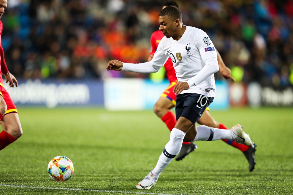 关于马拉维力克喀麦隆，欧洲杯预选赛火热展开的信息