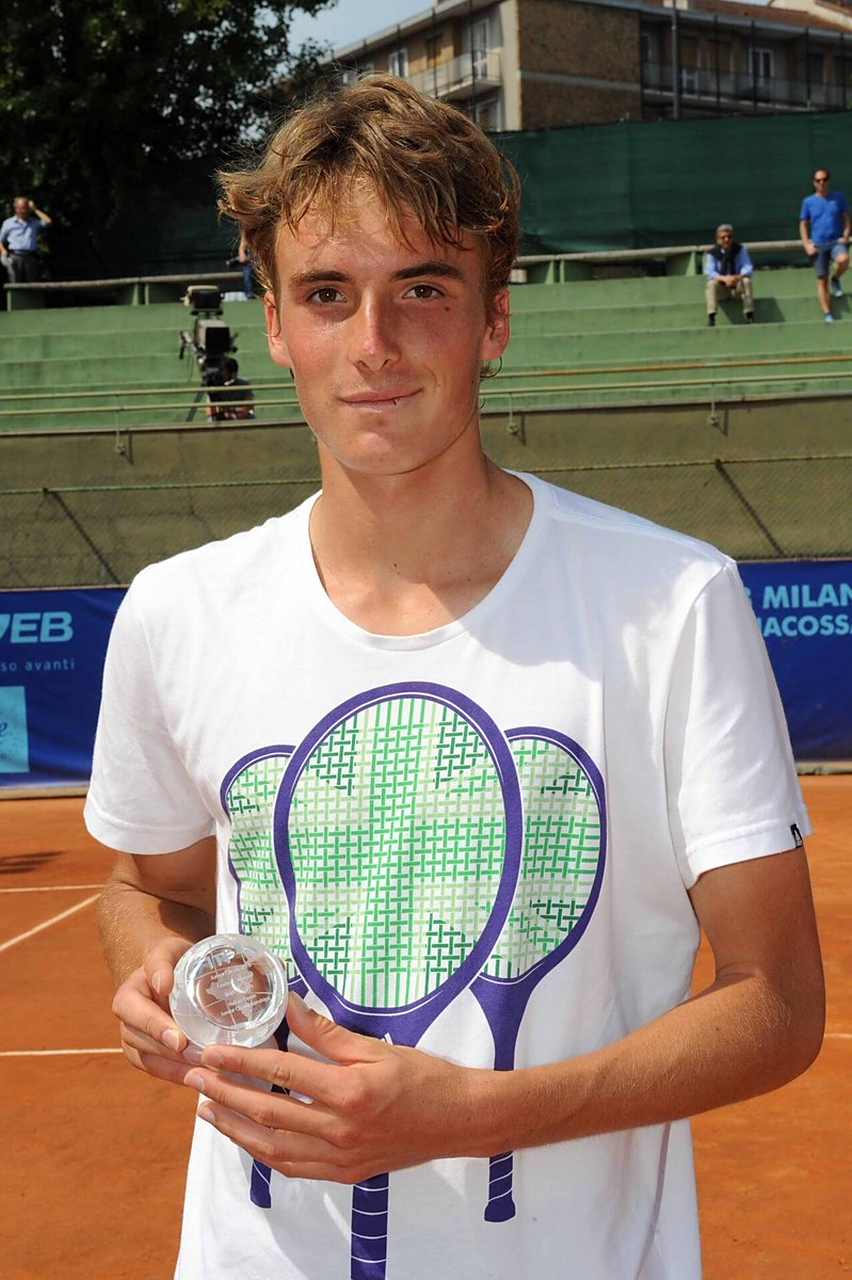 包含戴维斯杯鏖战ATP总决赛，西西帕斯带队取胜的词条