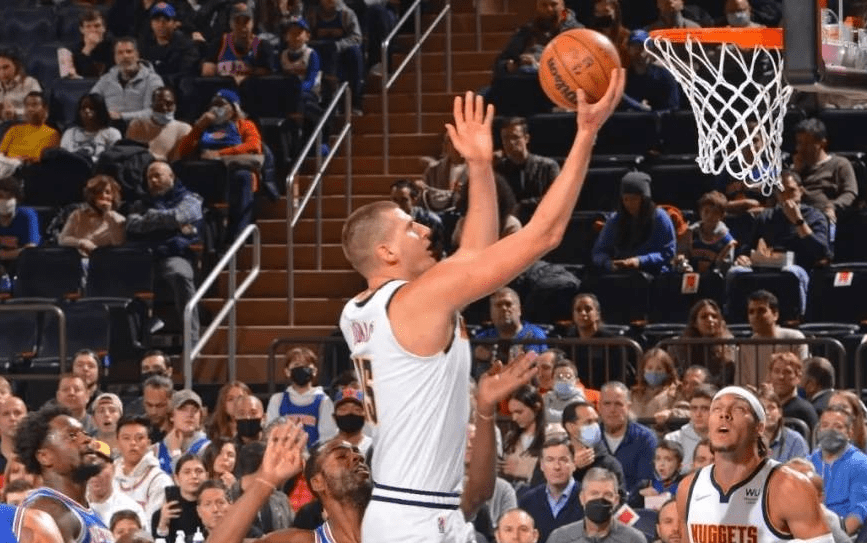 包含湖人碾压太阳，武切维奇状态火热的词条