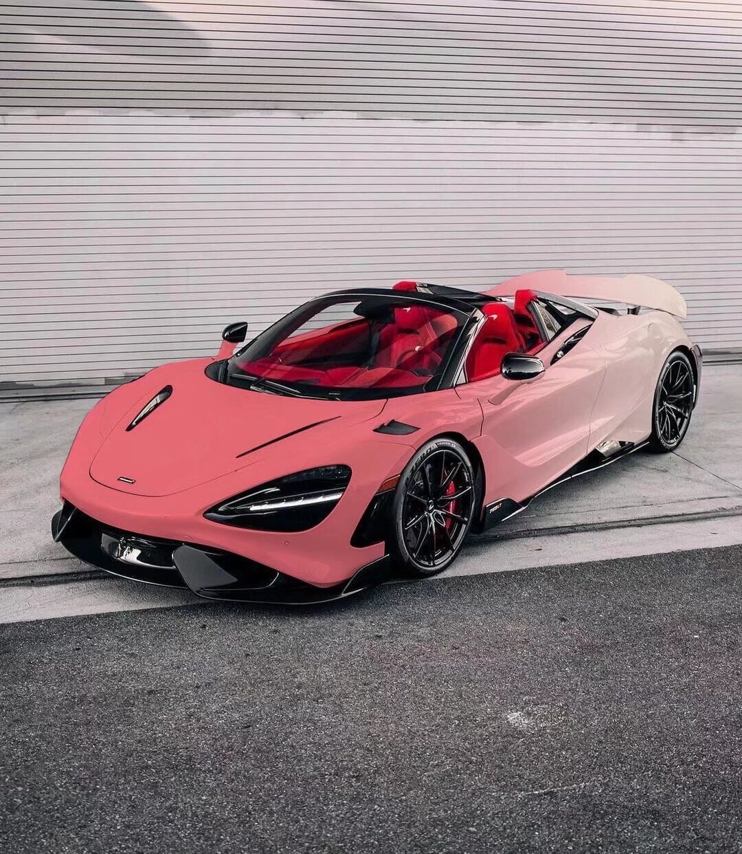 包含迈凯伦力克索伯车队，佩雷兹惊艳四座的词条