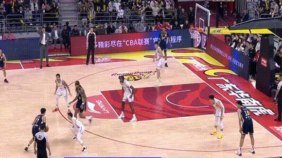 广东男篮客场大败吉林,遭遇两连败 广东男篮客场大败吉林,遭遇两连败