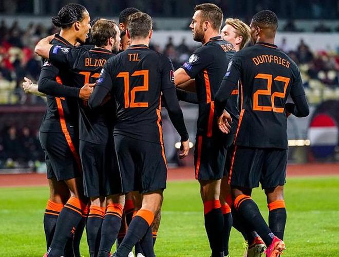 包含罗马尼亚战平荷兰，小组赛晋级步履维艰的词条