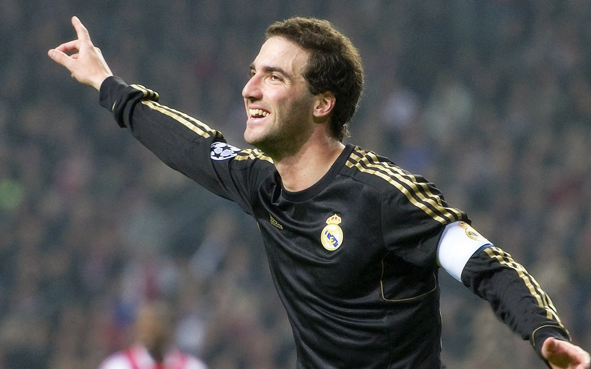 当红军席卷三狮，阿拉巴用数据重绘防线版图—利物浦如何重塑英格兰足球，以及一个奥地利人的统治级启示